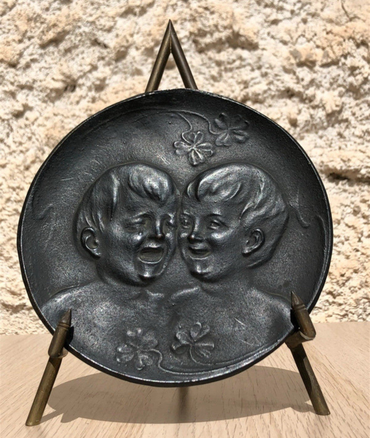 Piatto scultura vintage Bimbo Che Ride E Piange In Bronzo