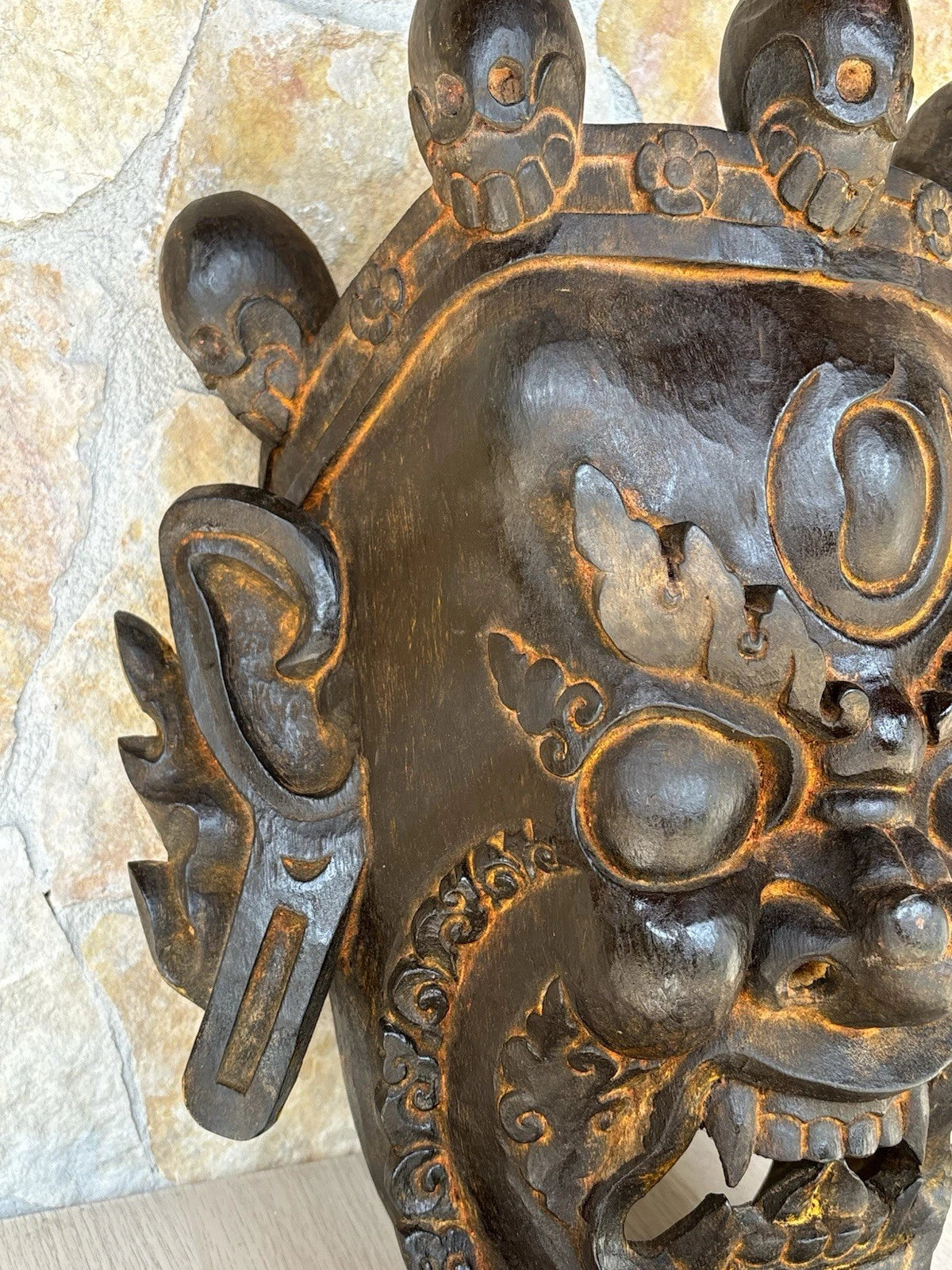 Grande maschera vintage in legno