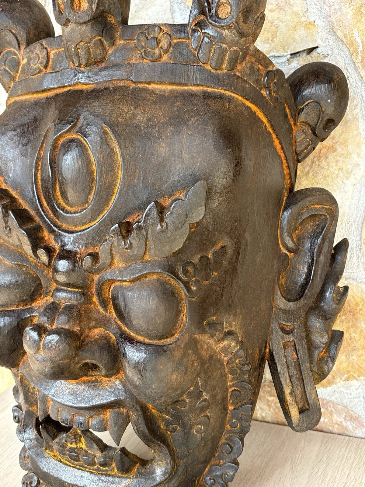 Grande maschera vintage in legno