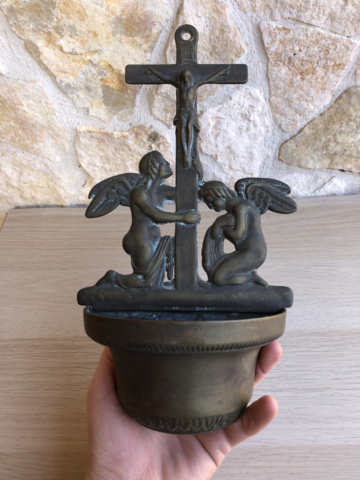 Acquasantiera vintage in ottone