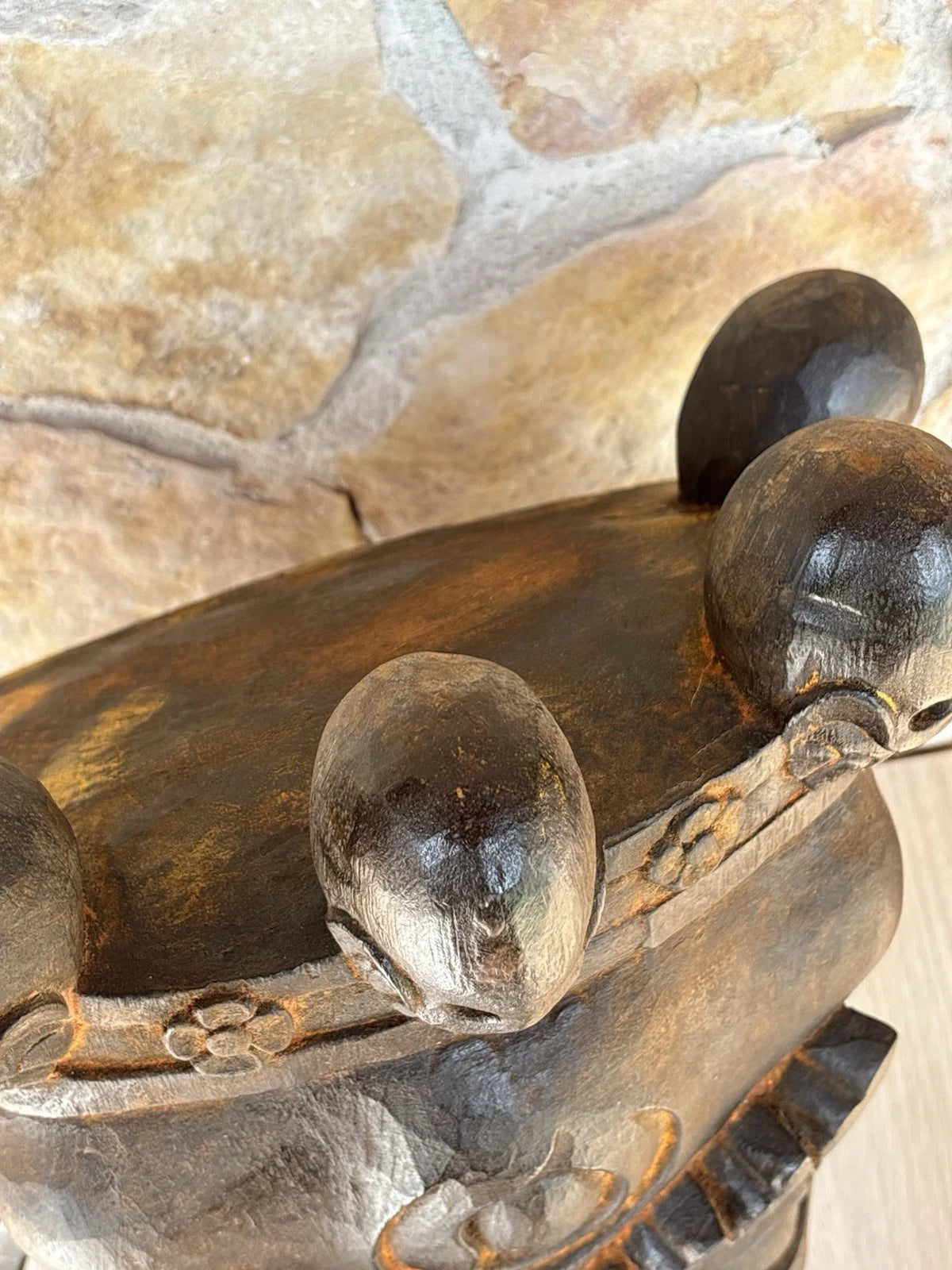 Grande maschera vintage in legno