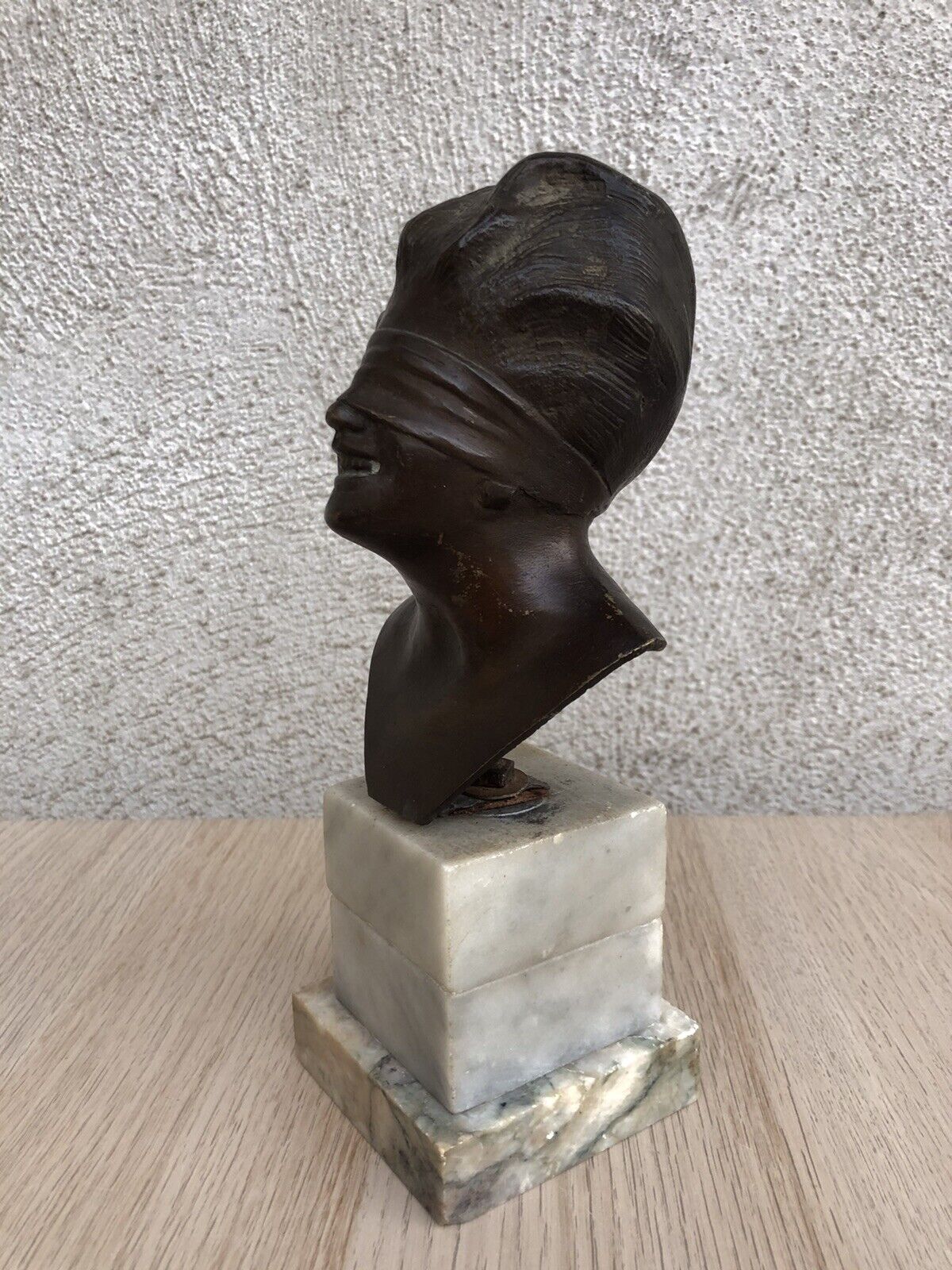 Scultura vintage dea bendata in bronzo