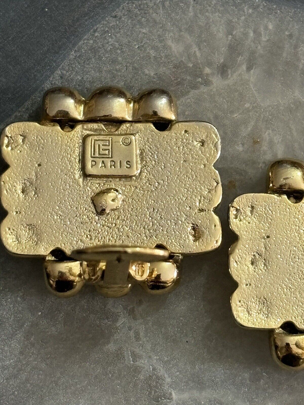 Orecchini A Clip Vintage Pierre Balmain In Ottone