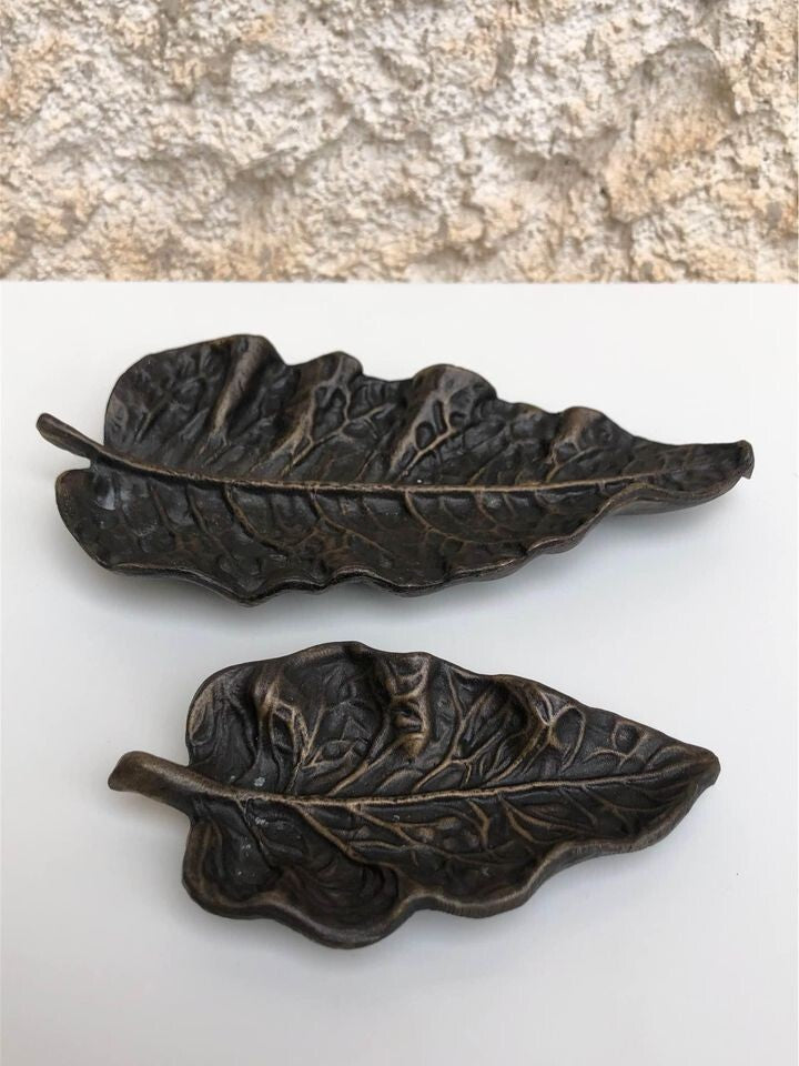 Coppia di fermacarte / svuota tasche vintage- foglia in bronzo