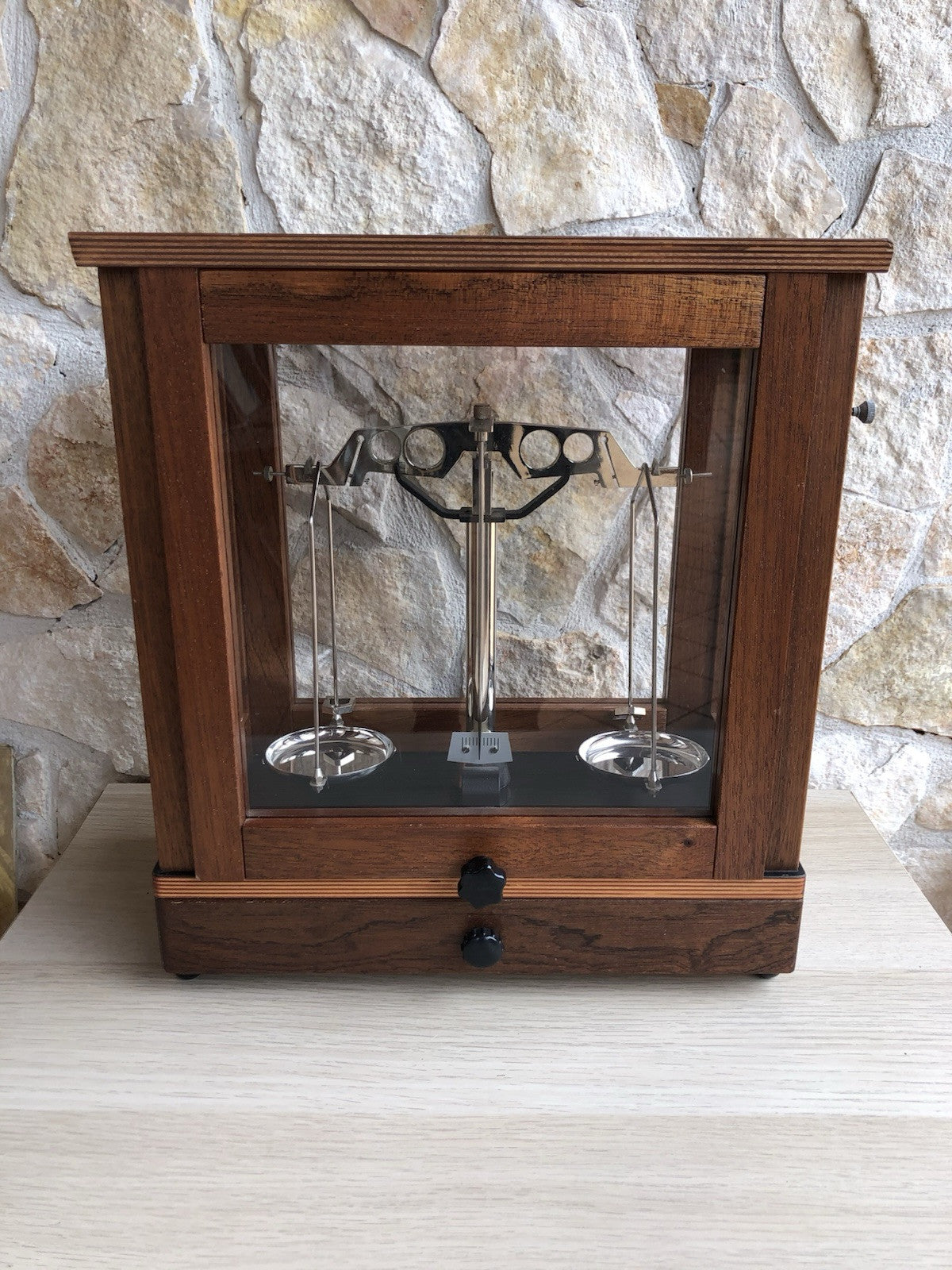 Bilancia Vintage In Teca Di Legno