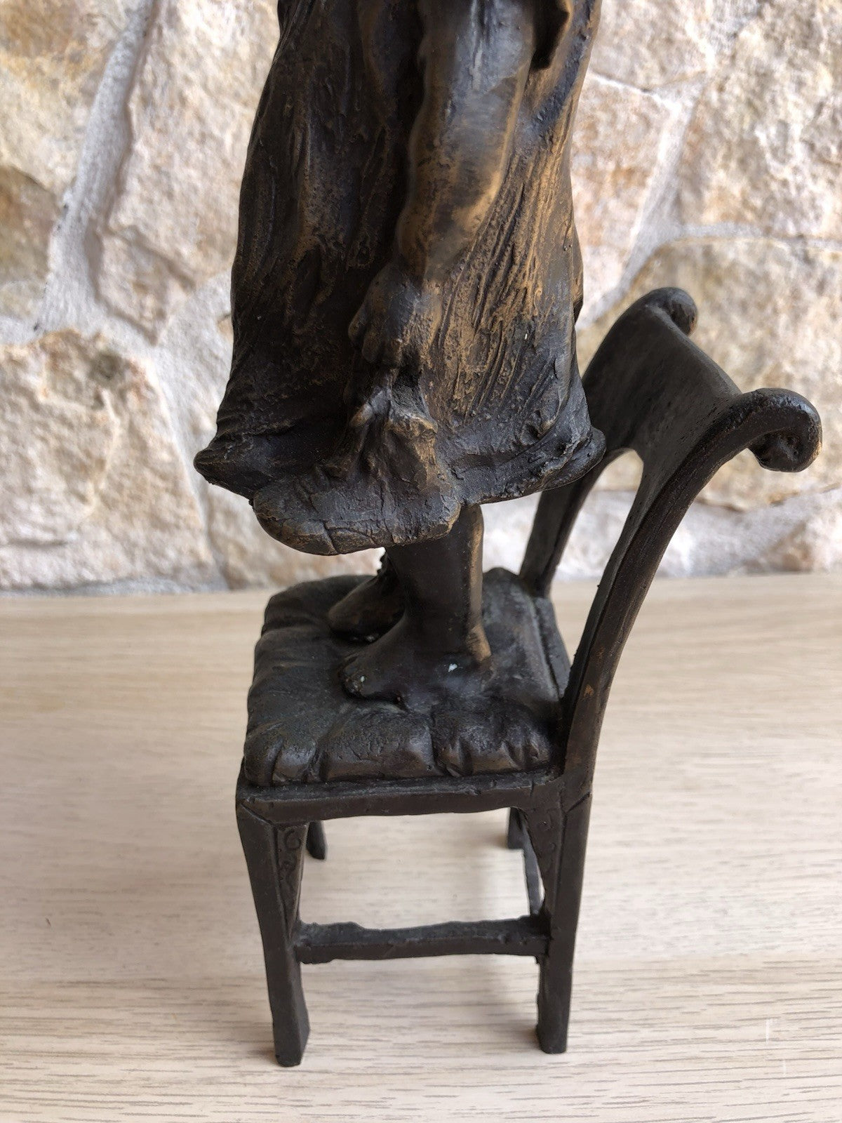 Scultura Vintage In Bronzo, Bimba Su Sedia
