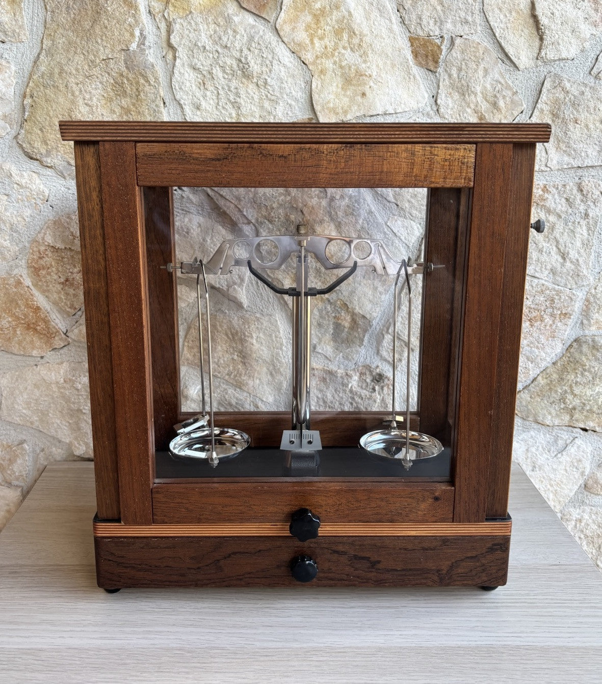 Bilancia Vintage In Teca Di Legno