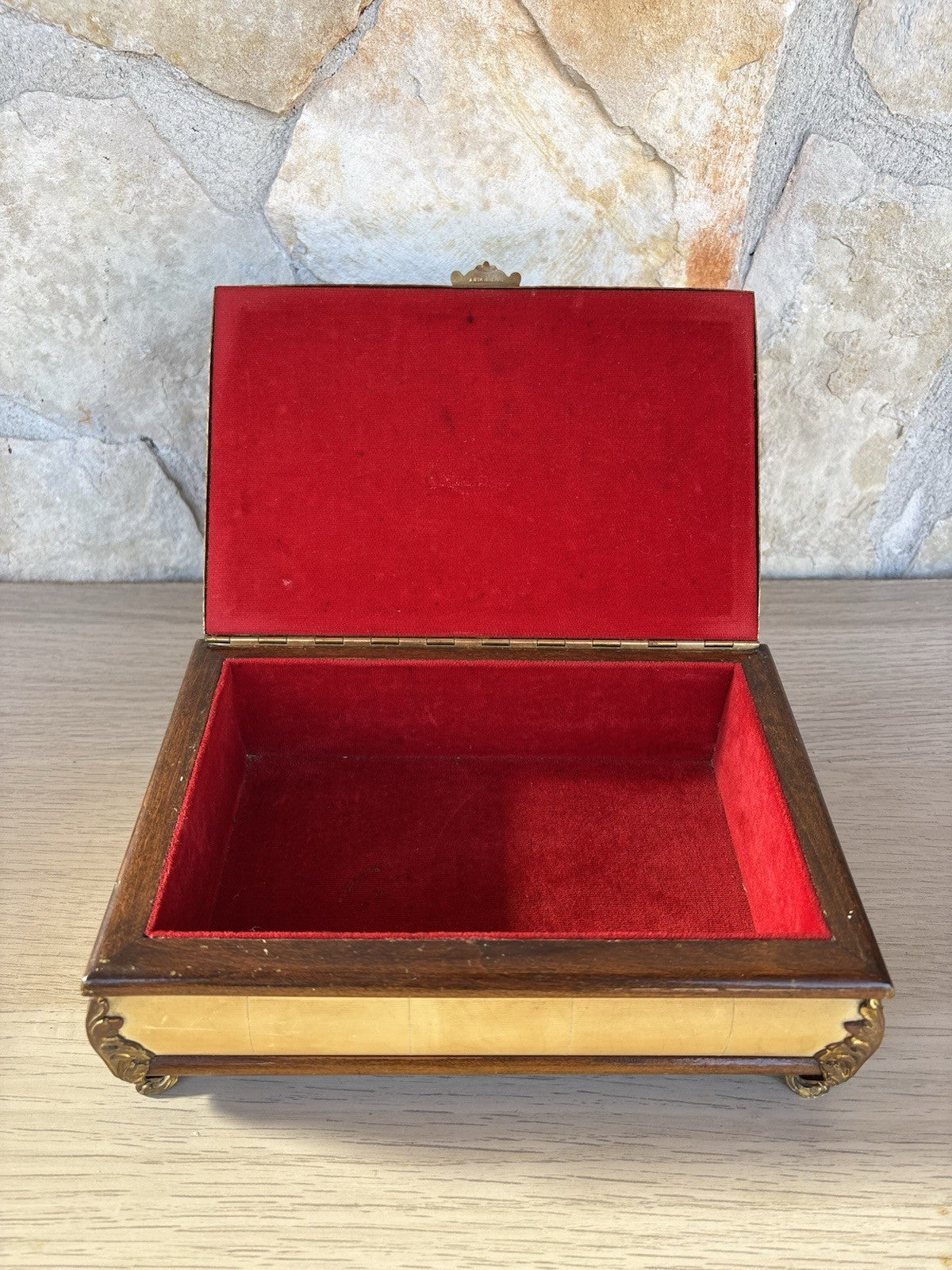 Scatola Portagioie Vintage In Legno E Ottone Con Miniatura Dipinta