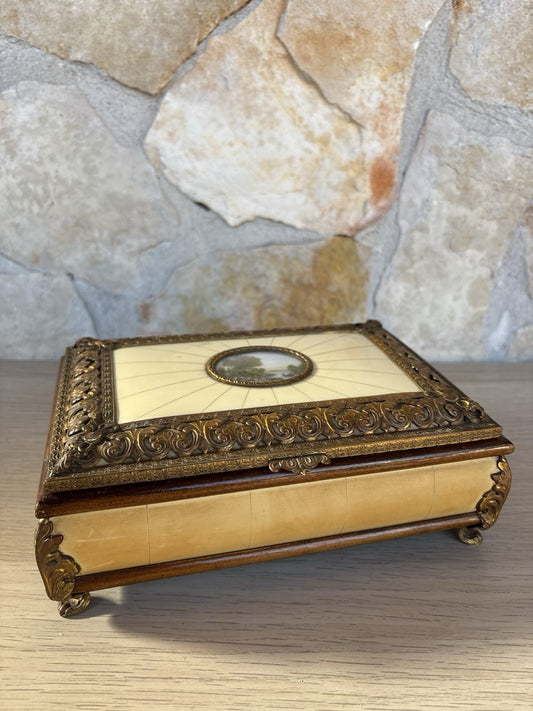 Scatola Portagioie Vintage In Legno E Ottone Con Miniatura Dipinta