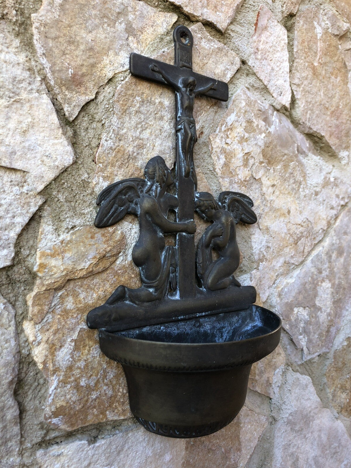 Acquasantiera vintage in ottone