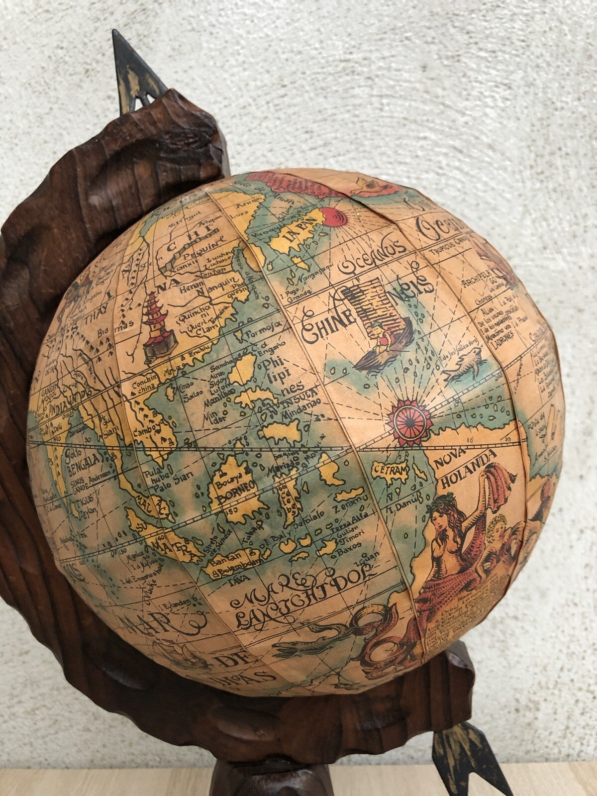 Mappamondo vintage in legno