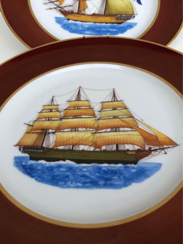Coppia di piatti “galeone” in porcellana vintage dipinti a mano da G. Cerchiai