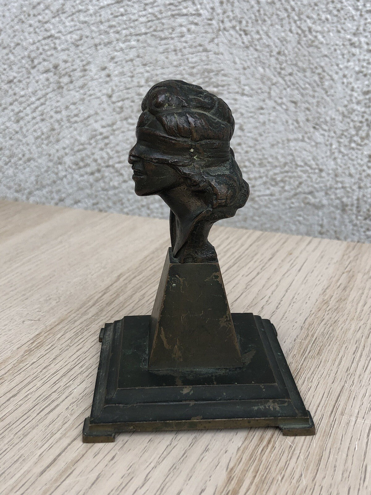 Scultura Vintage Dea Bendata In Bronzo