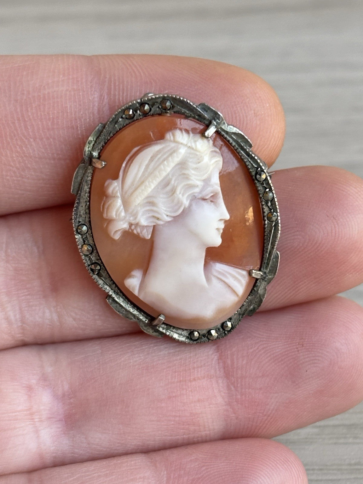 Spilla vintage ciondolo cammeo in argento 800