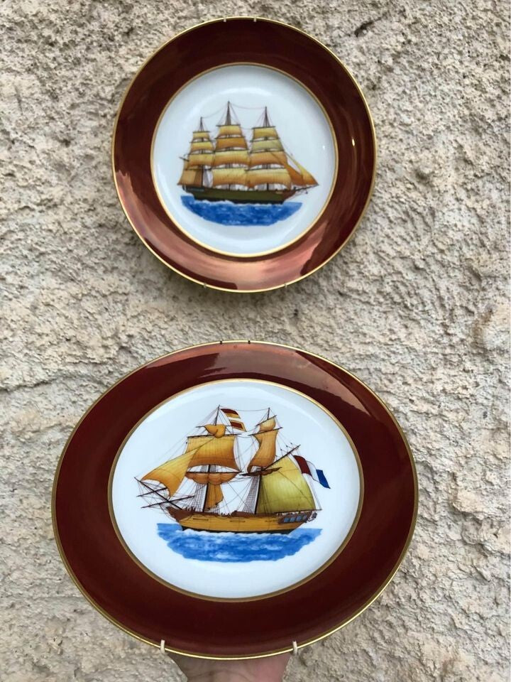 Coppia di piatti “galeone” in porcellana vintage dipinti a mano da G. Cerchiai