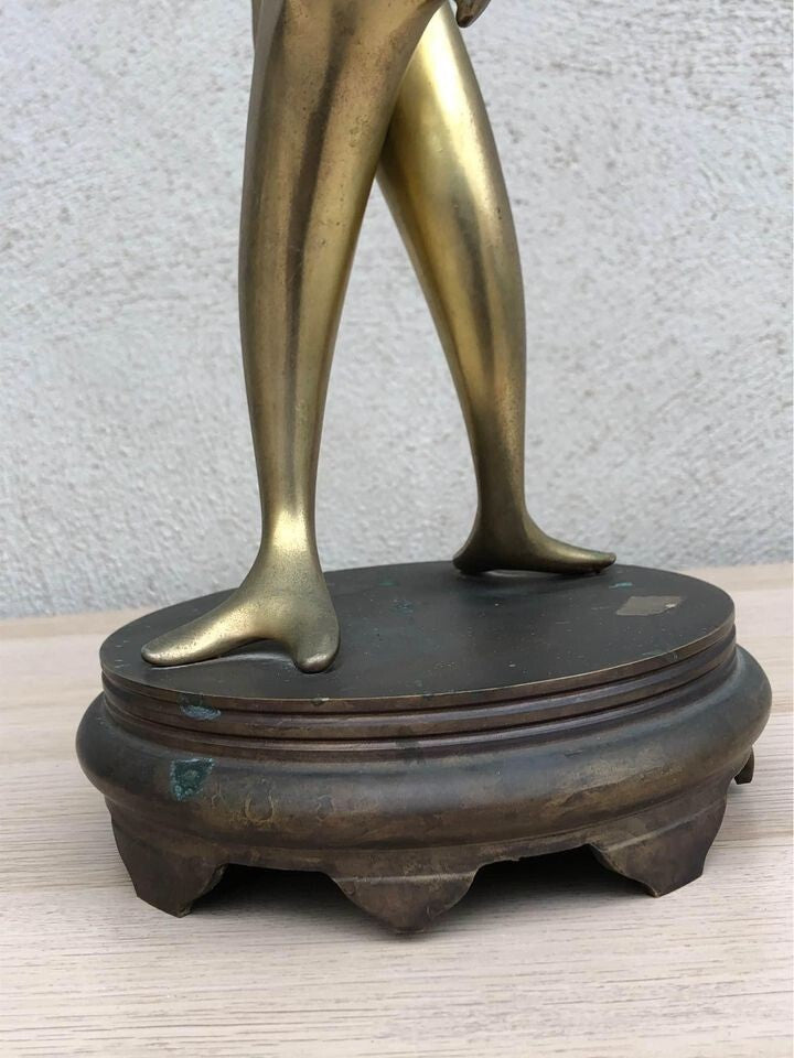 Scultura Vintage- Delfini in ottone e palla in cristallo - su base in ottone