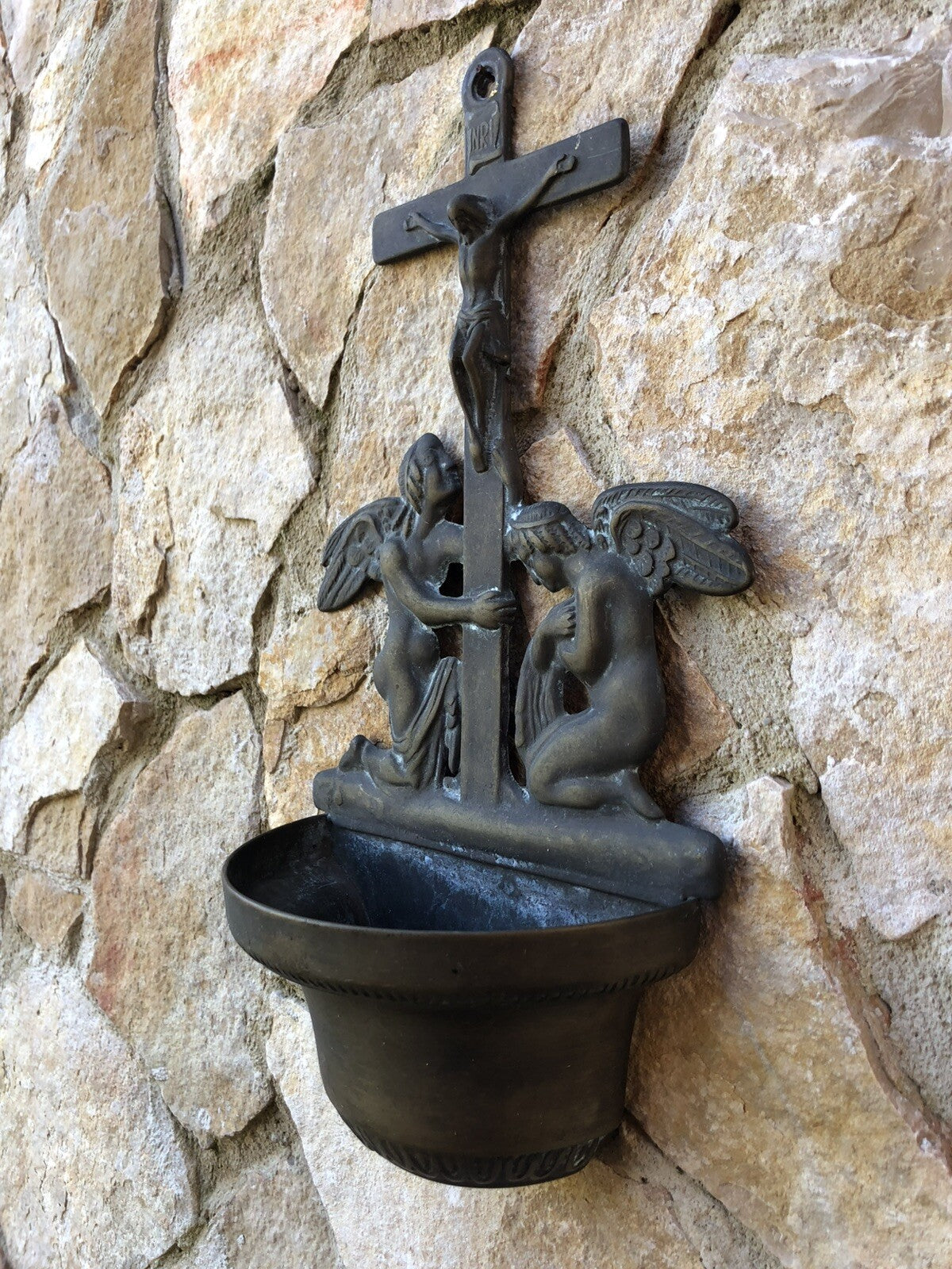 Acquasantiera vintage in ottone