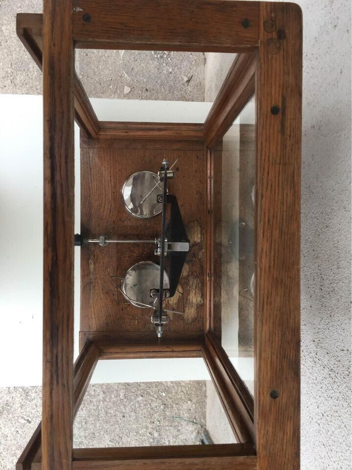 Antica bilancia da farmacia in teca- vetrinetta di legno (con timbri)