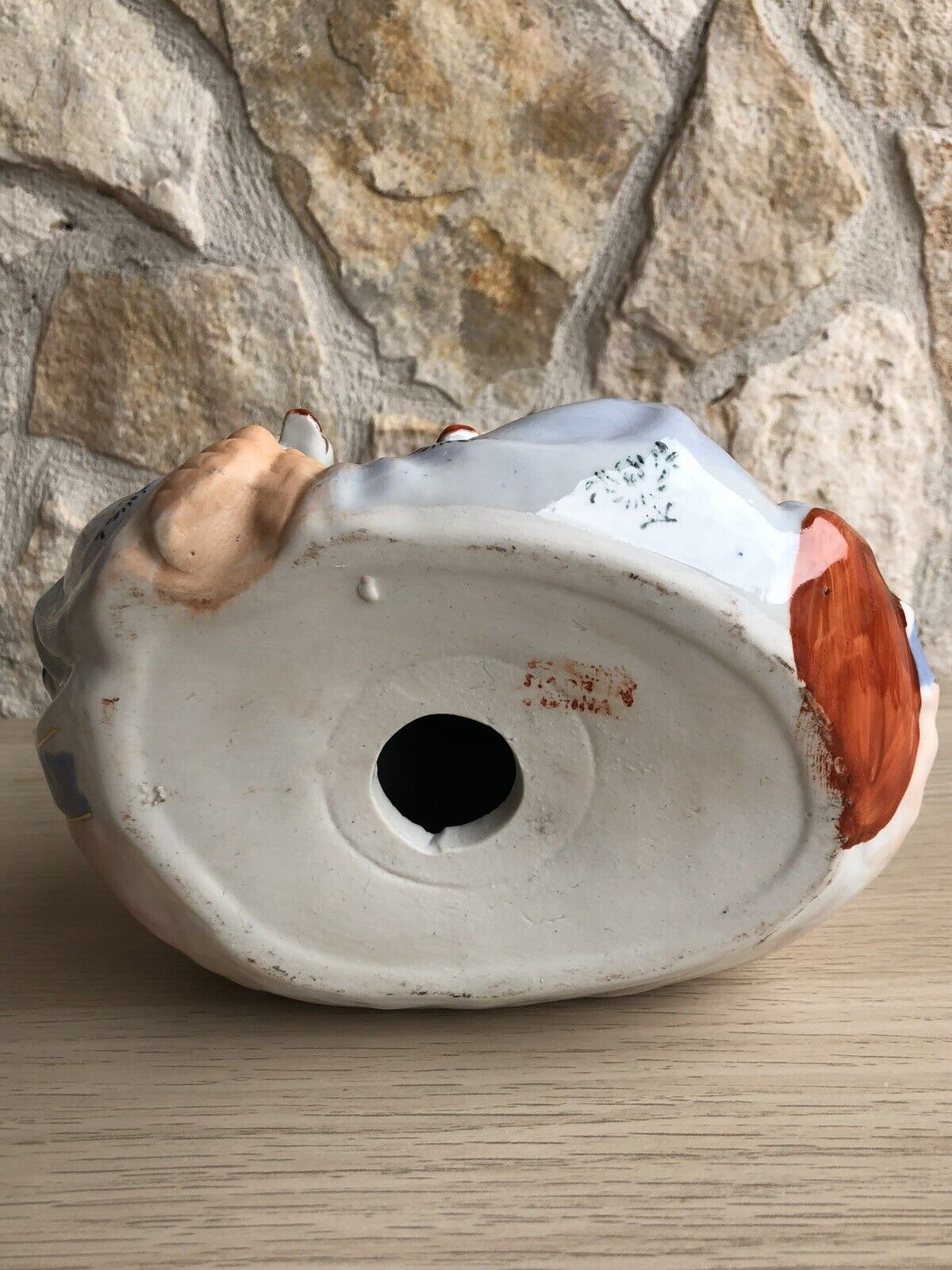 Buddha con bambini in porcellana policromata, Scultura vintage anni ‘50