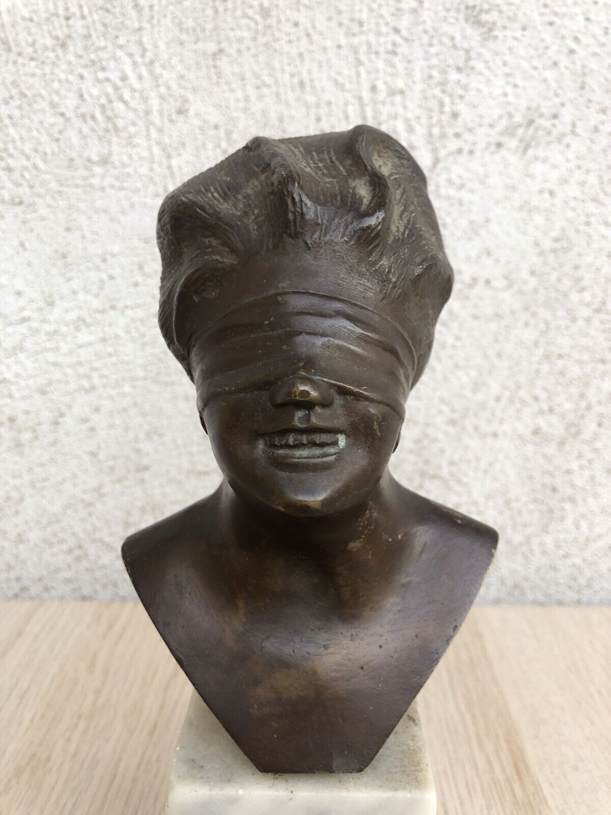 Scultura vintage dea bendata in bronzo