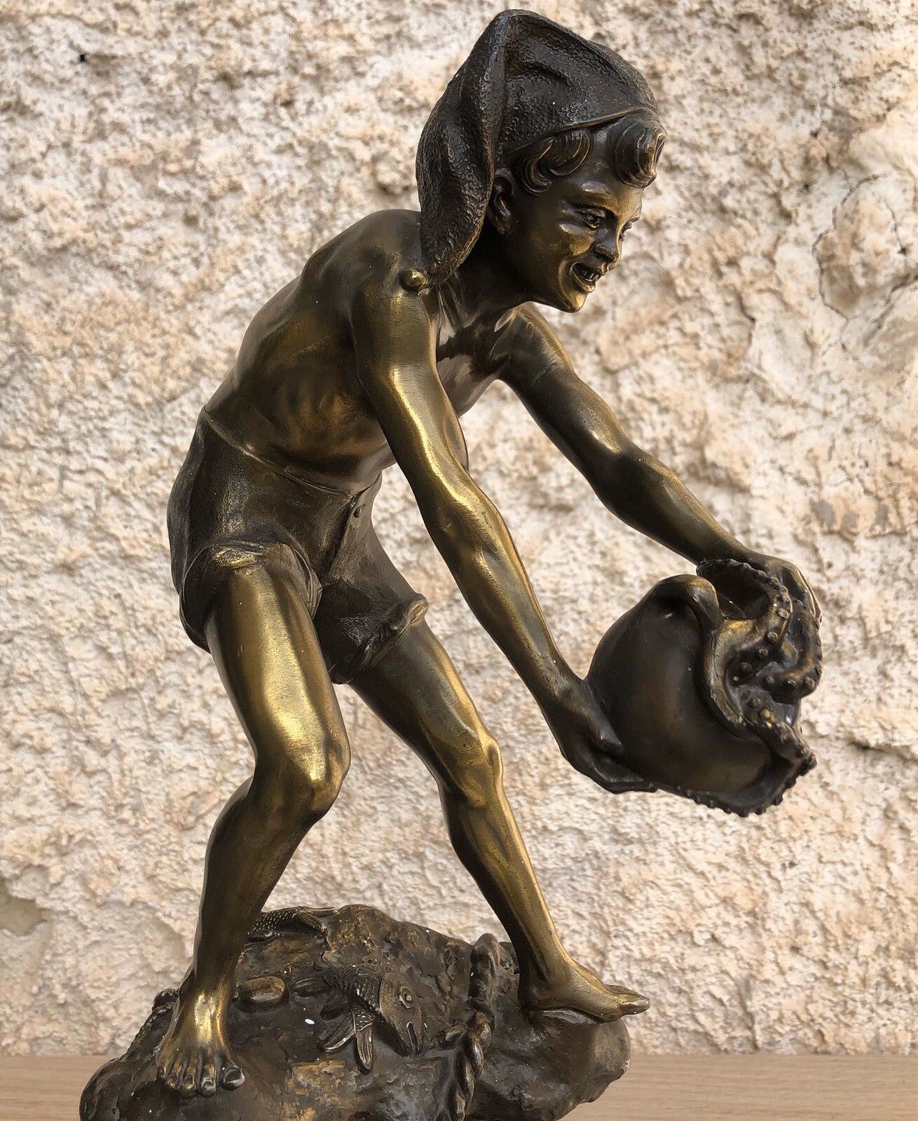 Scultura pescatore in antimonio vintage su base in marmo