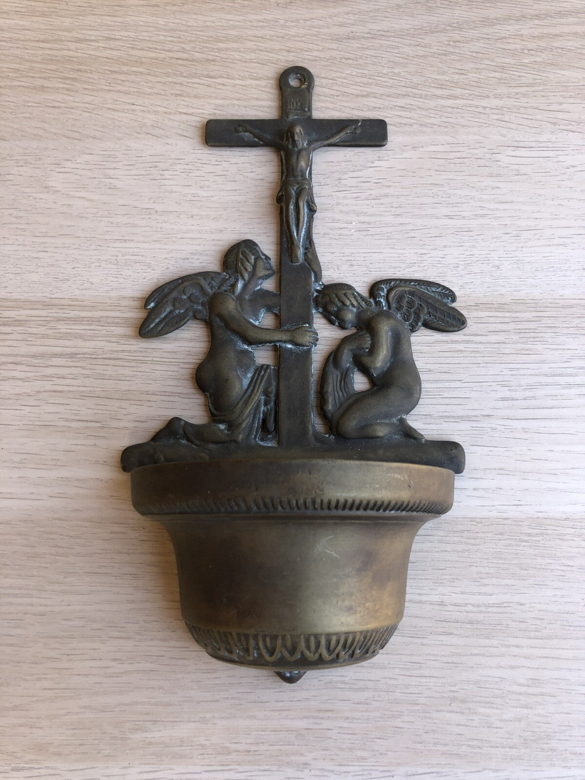 Acquasantiera vintage in ottone