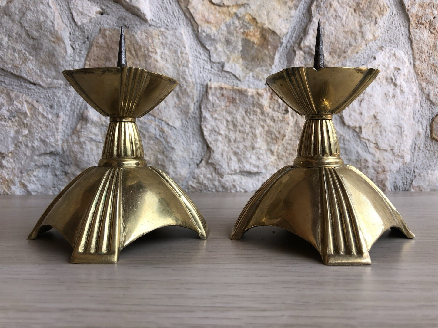 Coppia Di Candelabri Portacandele Vintage In Ottone