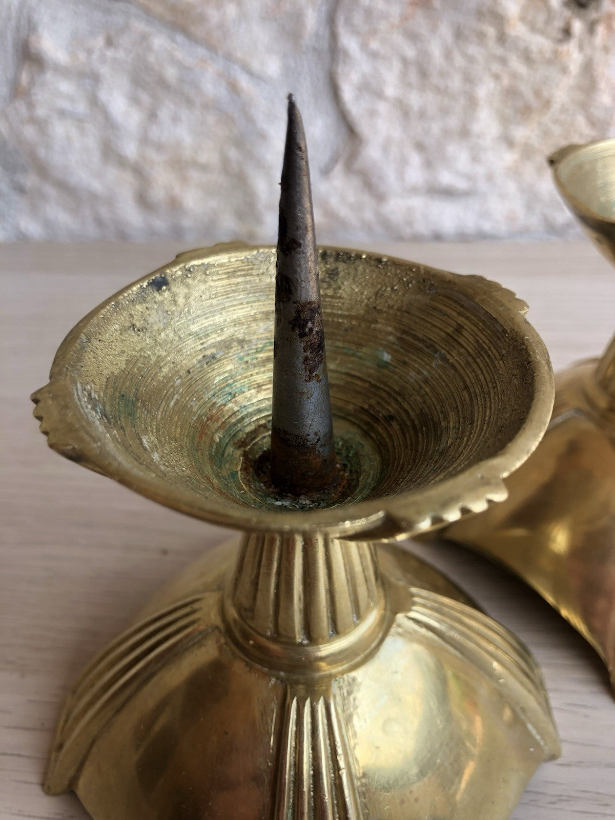 Coppia Di Candelabri Portacandele Vintage In Ottone