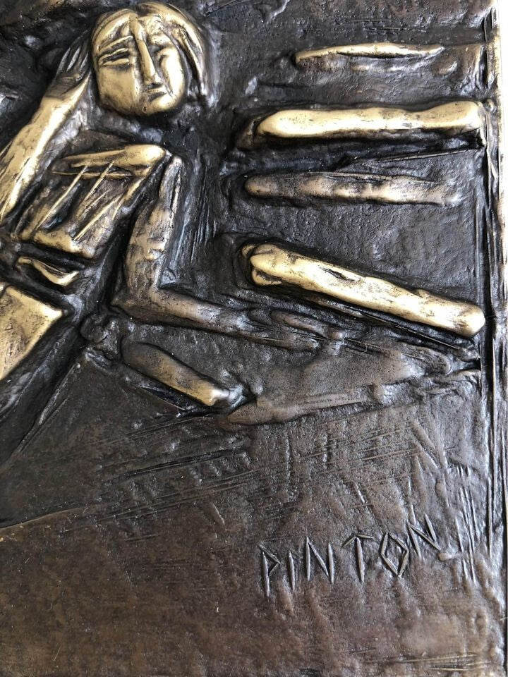 Scultura altorilievo in bronzo- Mario Pinton “Il Volo”