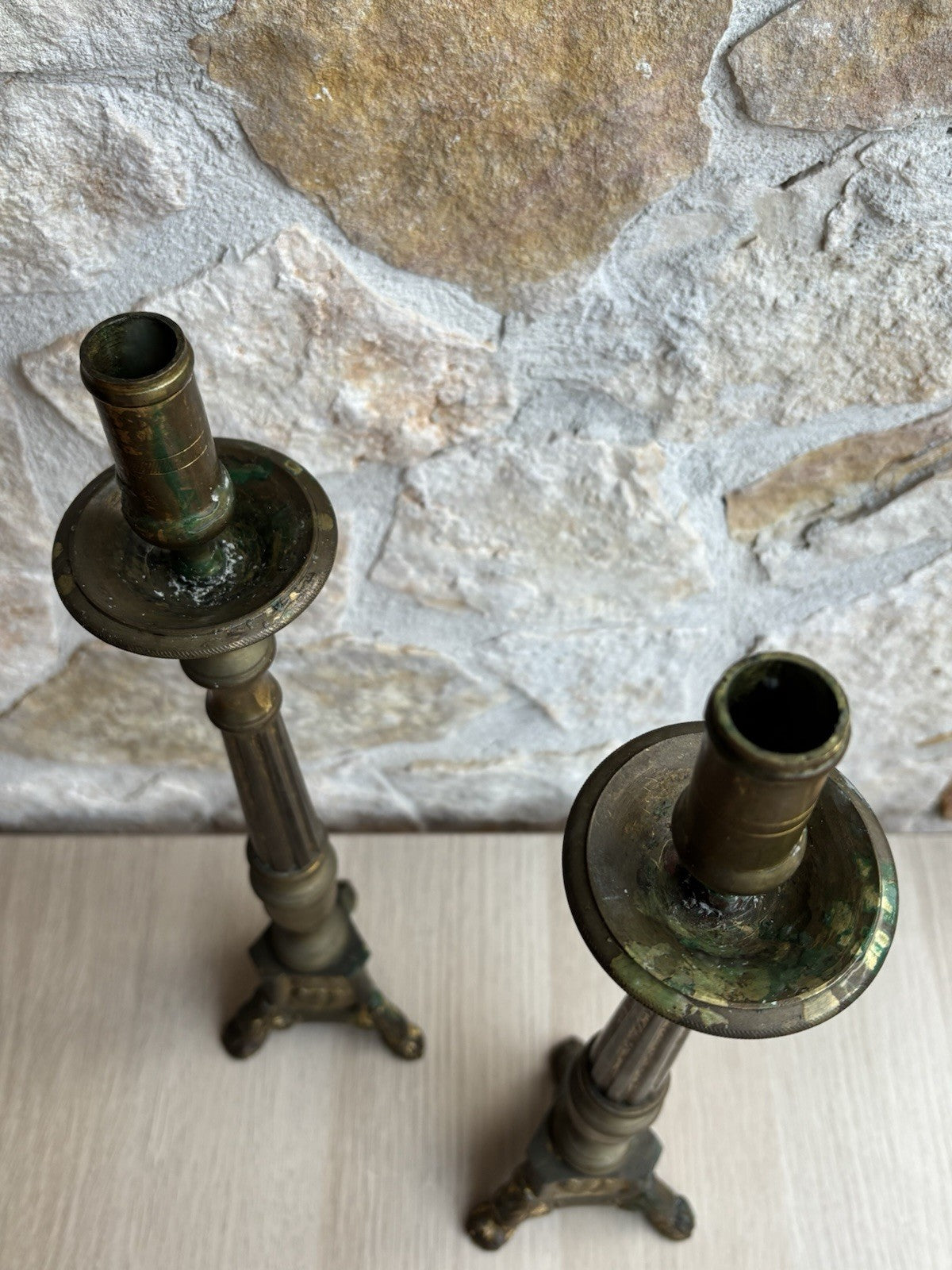 Coppia Di Candelabri Portacandele Vintage In Ottone
