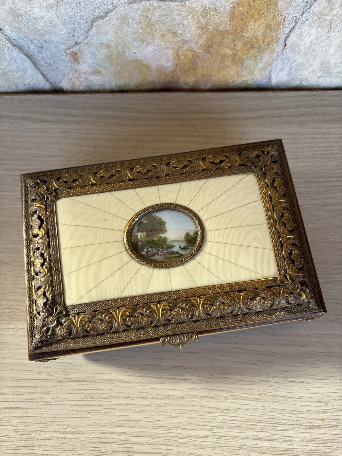 Scatola Portagioie Vintage In Legno E Ottone Con Miniatura Dipinta
