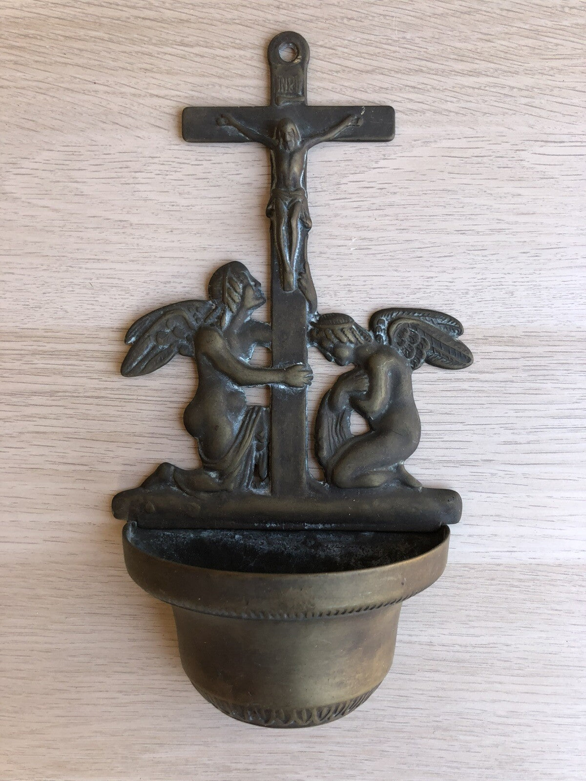 Acquasantiera vintage in ottone