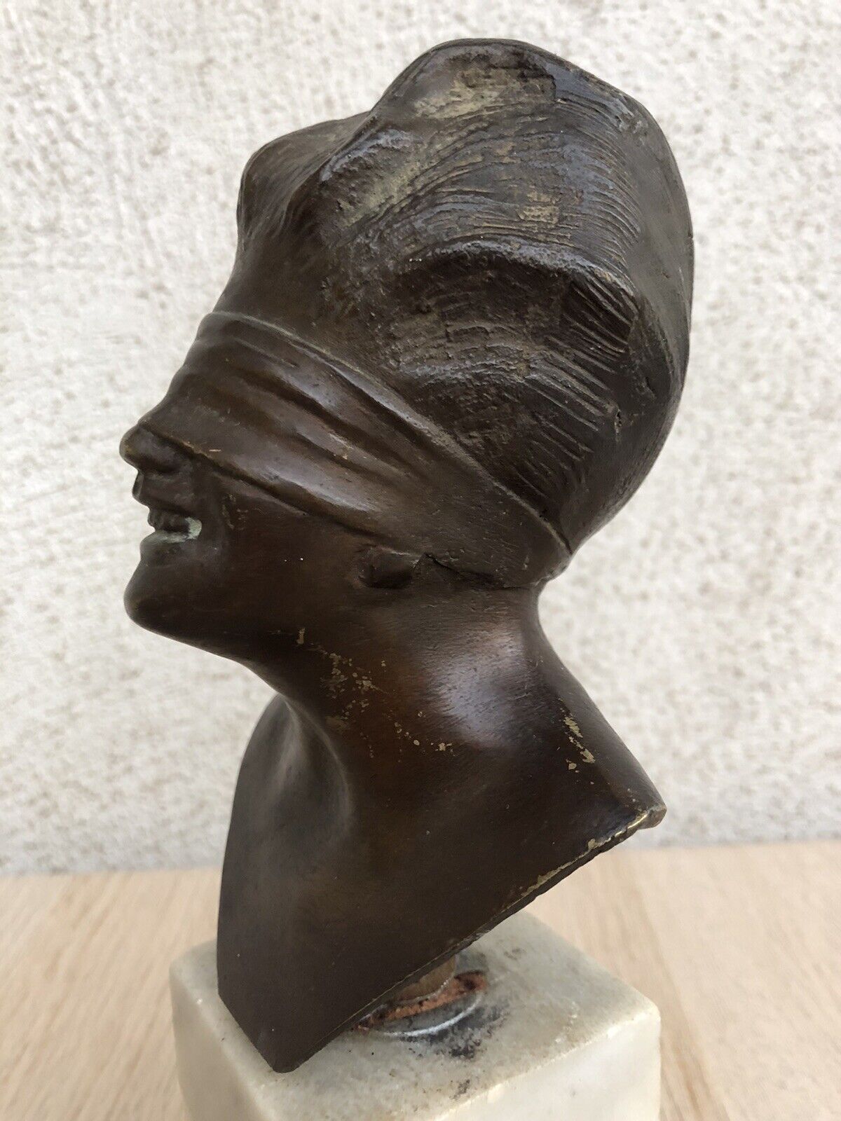 Scultura vintage dea bendata in bronzo