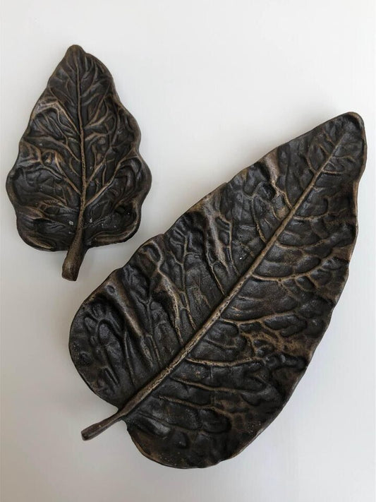Coppia di fermacarte / svuota tasche vintage- foglia in bronzo