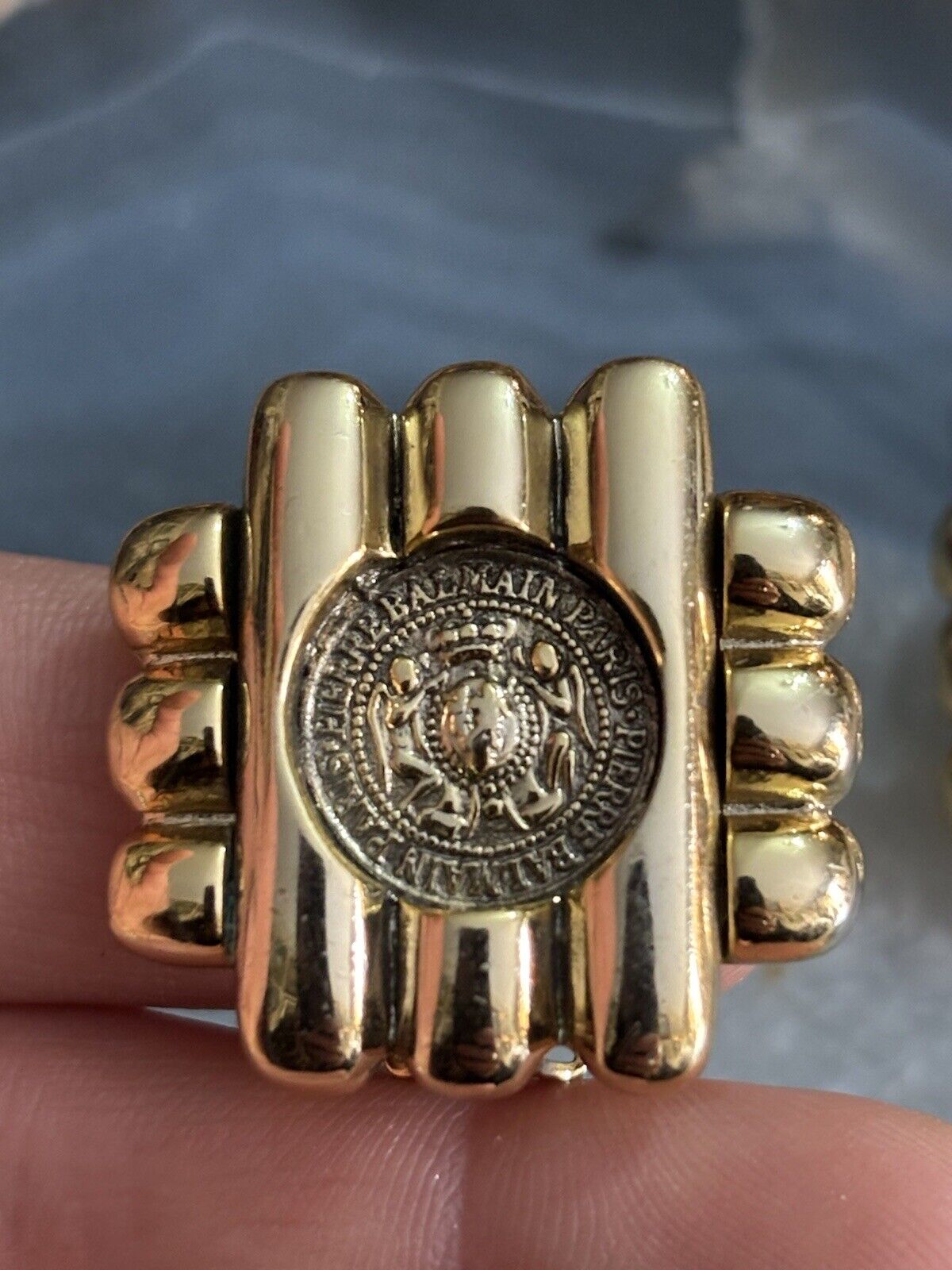 Orecchini A Clip Vintage Pierre Balmain In Ottone