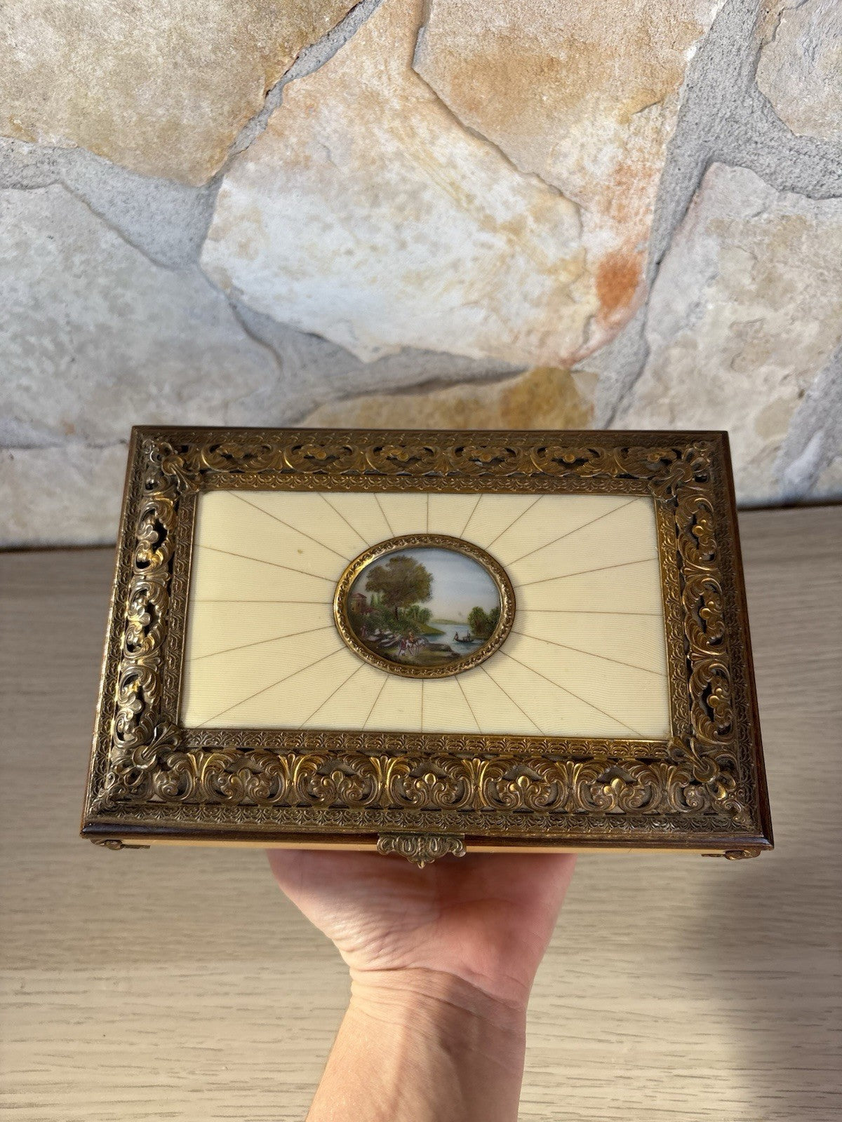 Scatola Portagioie Vintage In Legno E Ottone Con Miniatura Dipinta