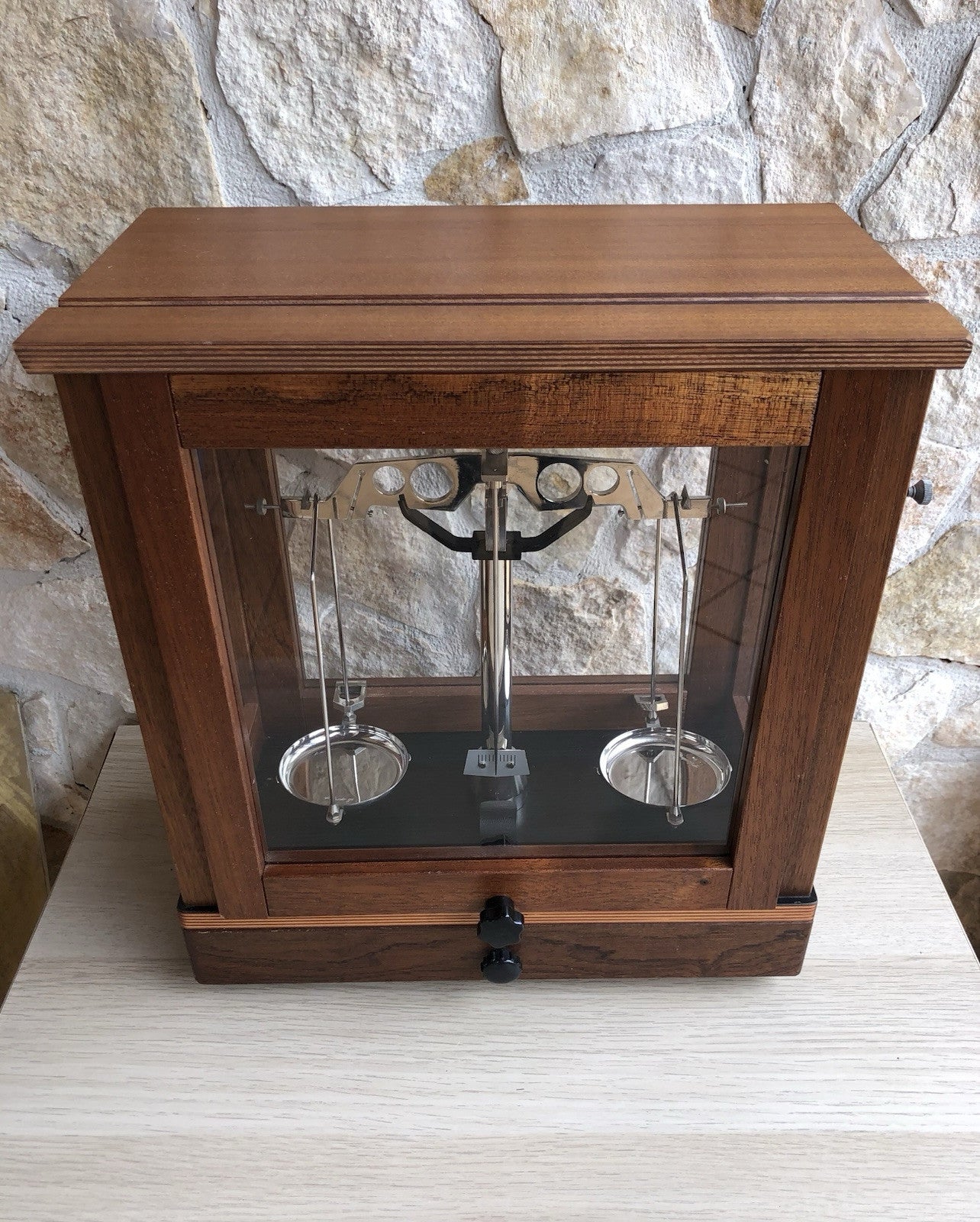 Bilancia Vintage In Teca Di Legno