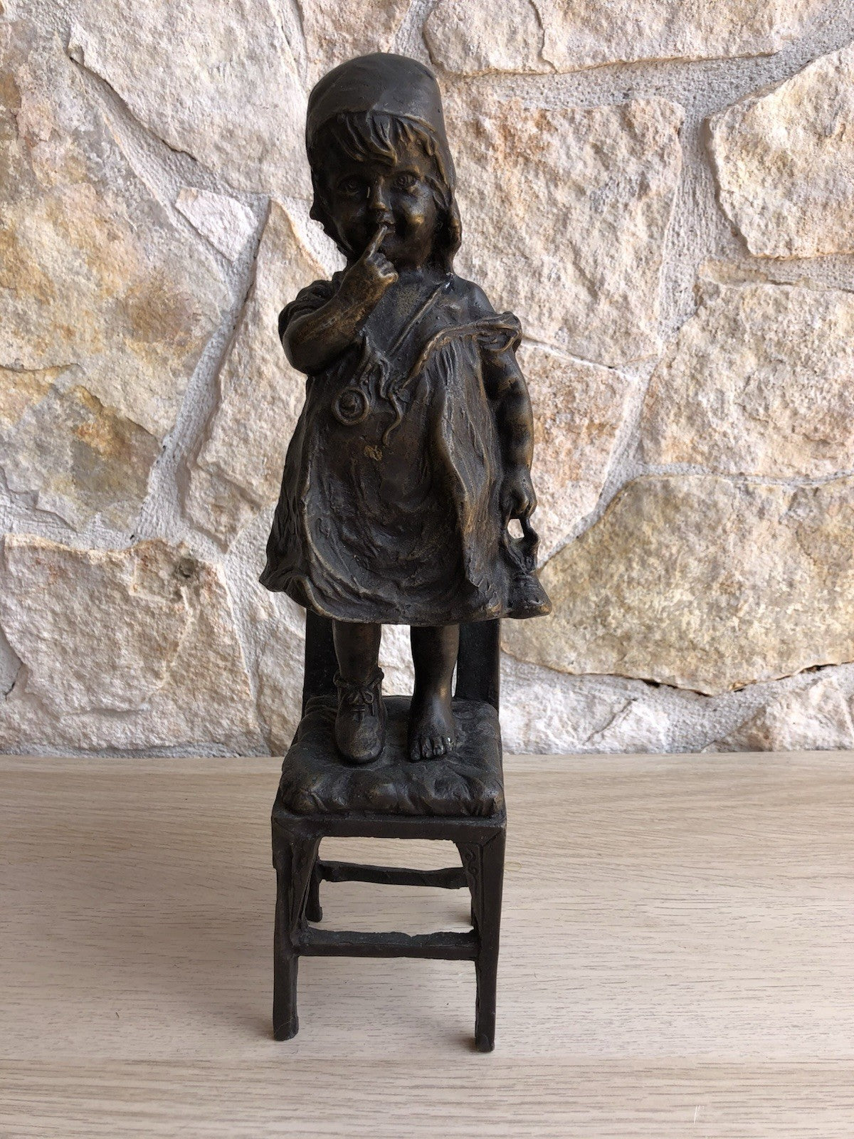 Scultura Vintage In Bronzo, Bimba Su Sedia