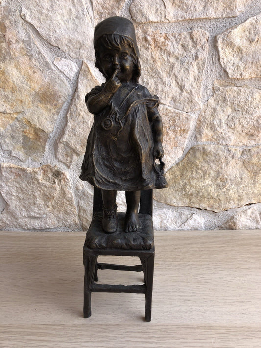 Scultura Vintage In Bronzo, Bimba Su Sedia