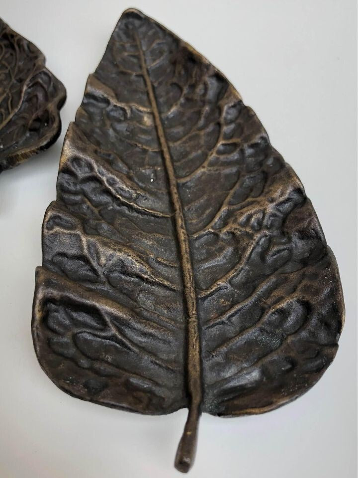 Coppia di fermacarte / svuota tasche vintage- foglia in bronzo