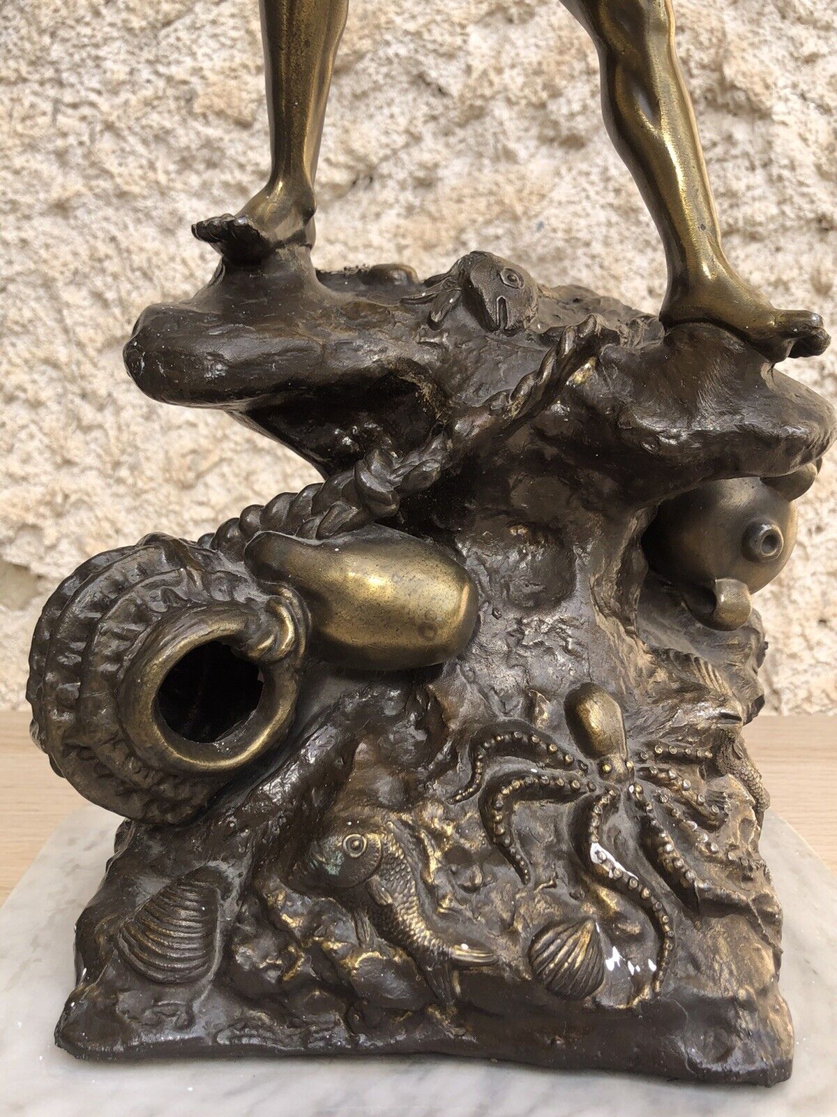 Scultura pescatore in antimonio vintage su base in marmo