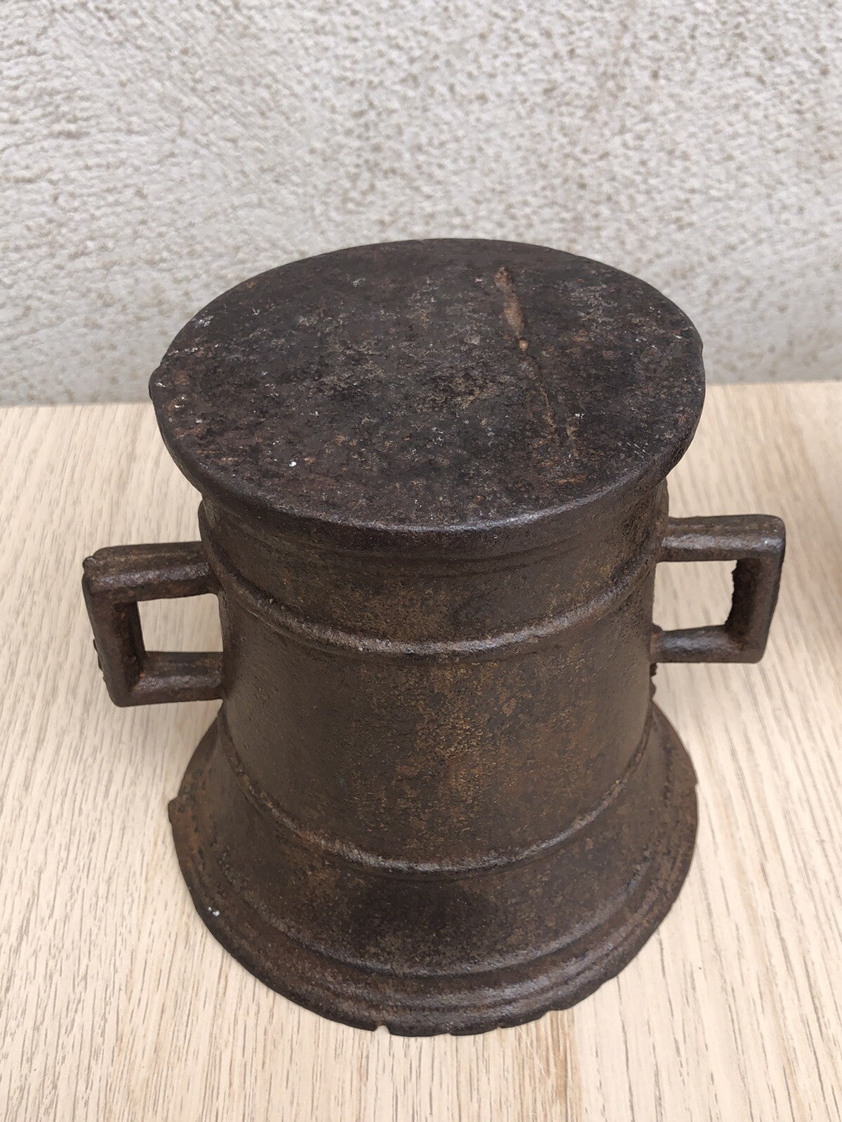 Coppia di antichi mortai in ottone e ghisa con pestelli