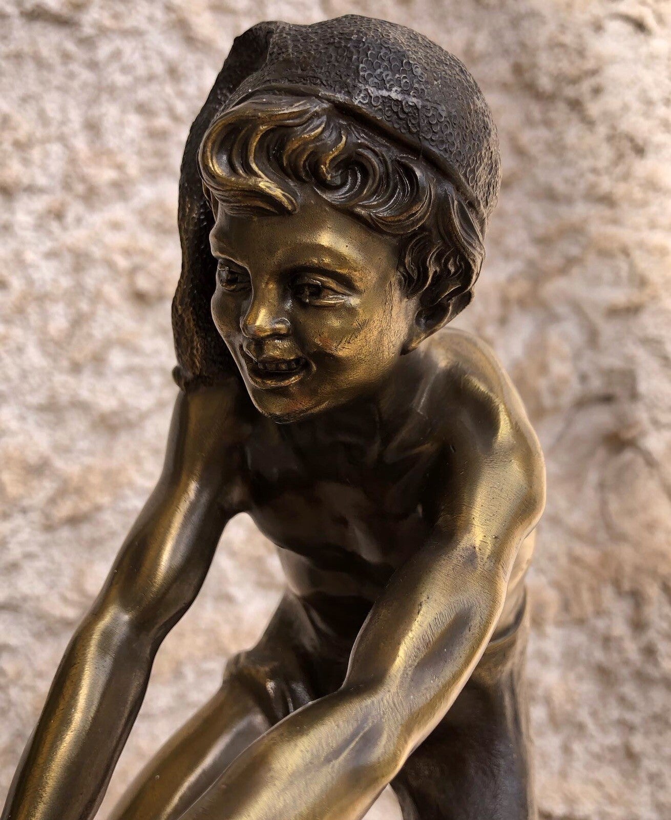 Scultura pescatore in antimonio vintage su base in marmo