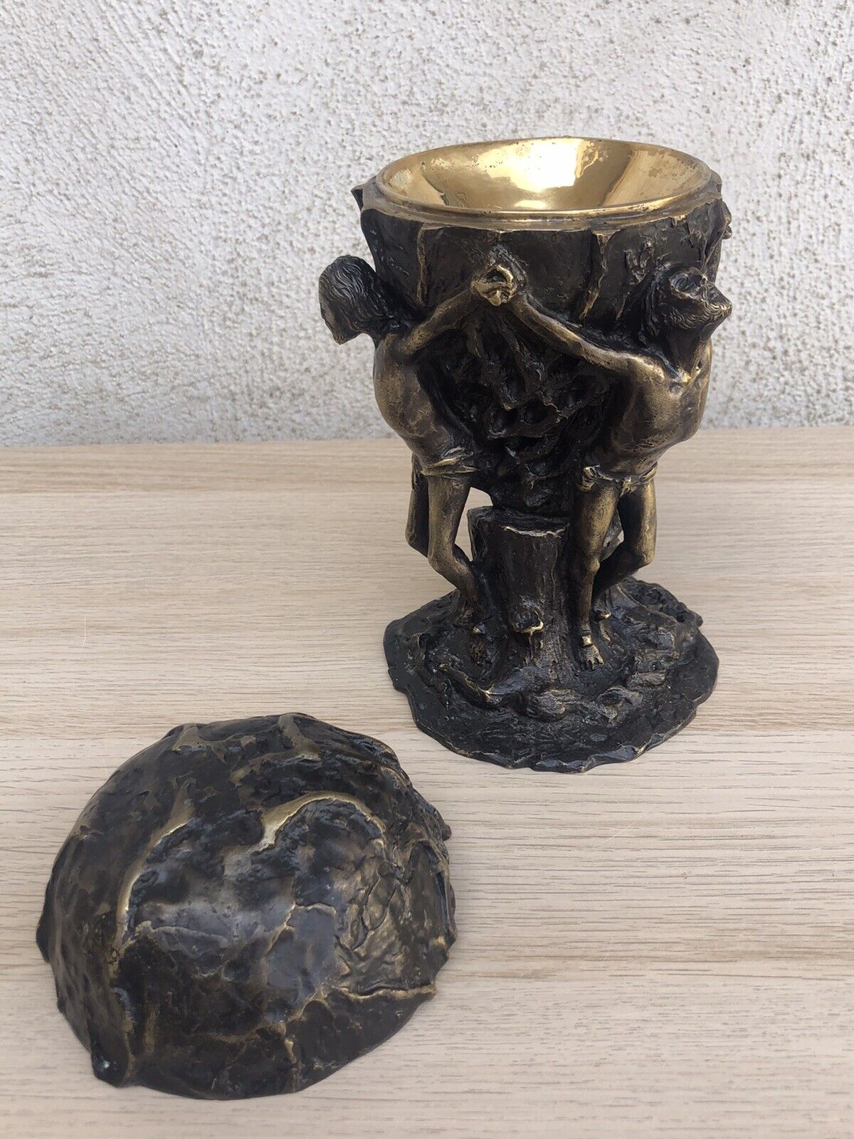 Scultura pisside in bronzo vintage, crocifissione Gesù Cristo