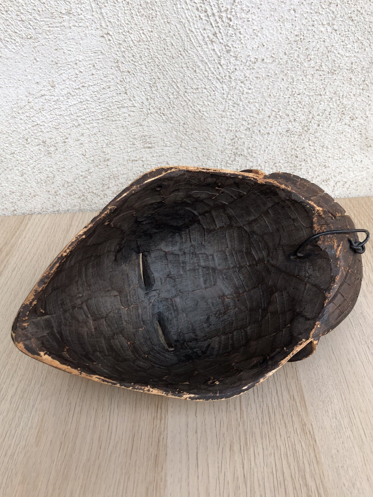Maschera africana in legno intagliata a mano vintage
