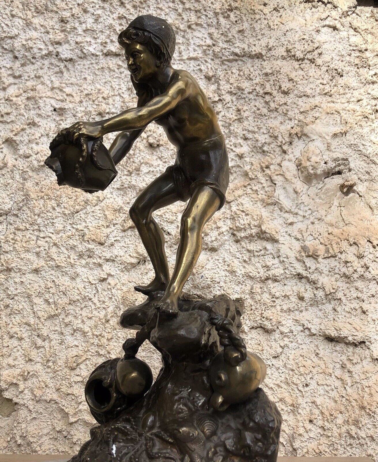 Scultura pescatore in antimonio vintage su base in marmo